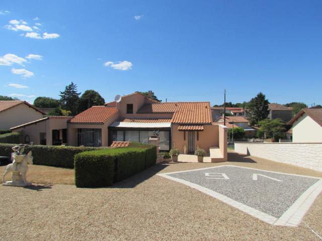 Maison vente à Confolens, Bernac