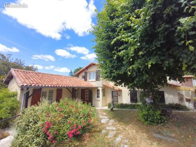 Maison vente à Confolens, Condac