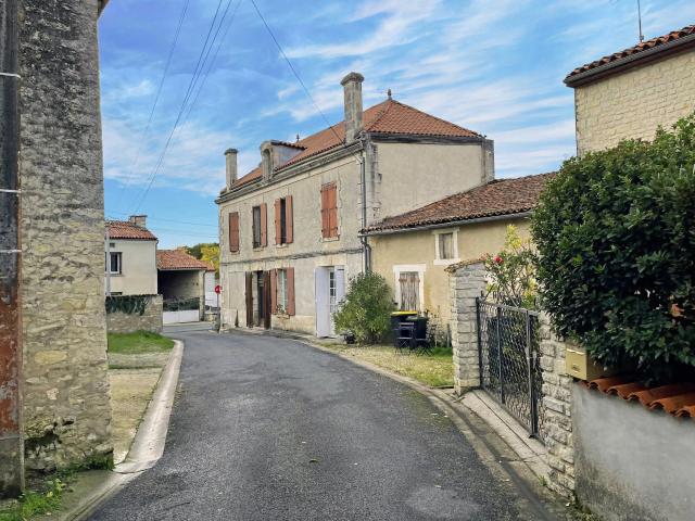 Maison vente à Confolens, La Chapelle