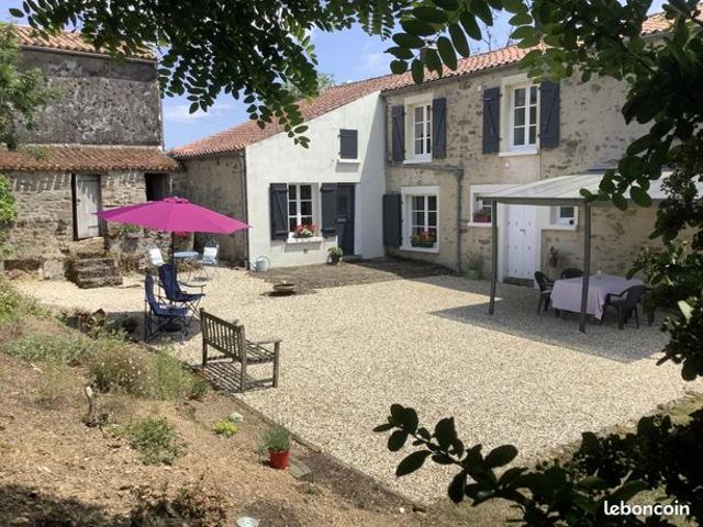 Maison vente à Fontenay-le-Comte, Saint-cyr-des-gâts