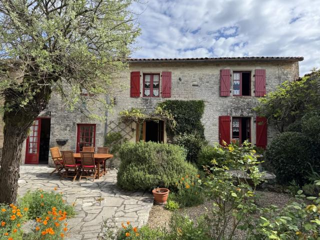 Maison vente à La Folatière, Salles-de-Villefagnan