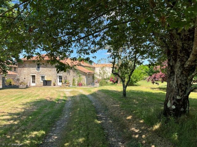 Maison vente à Confolens, Nanteuil-en-vallée