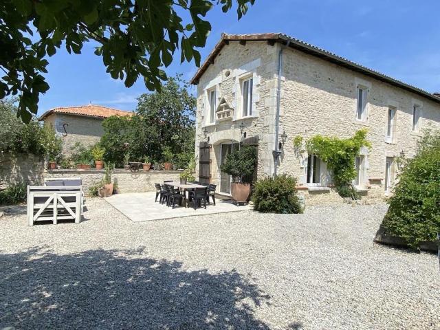 Maison vente à Confolens, Saint-amant-de-bonnieure
