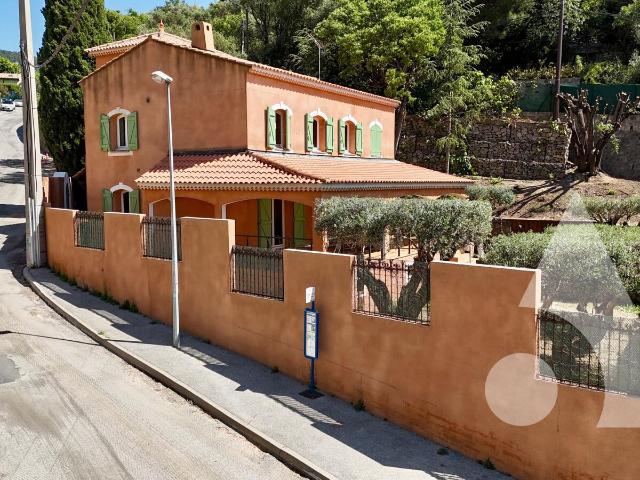 Maison vente à Arrondissement de Toulon, Le Revest-les-eaux