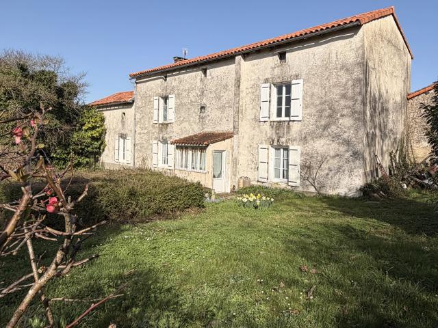 Maison vente à Confolens, Courcôme