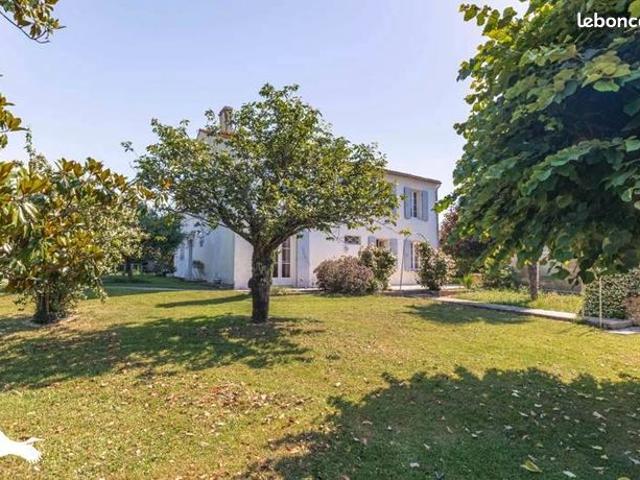 Maison vente à Saint-Jean-d'Angély, Bords