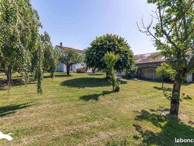 Maison vente à Saint-Jean-d'Angély, Bords
