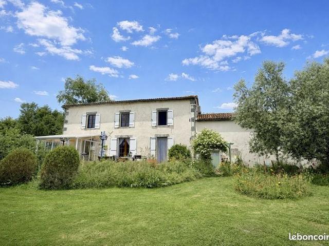 Maison vente à Confolens, Le Bouchage