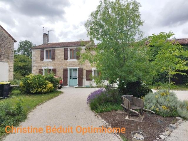 Maison vente à Confolens, Courcôme