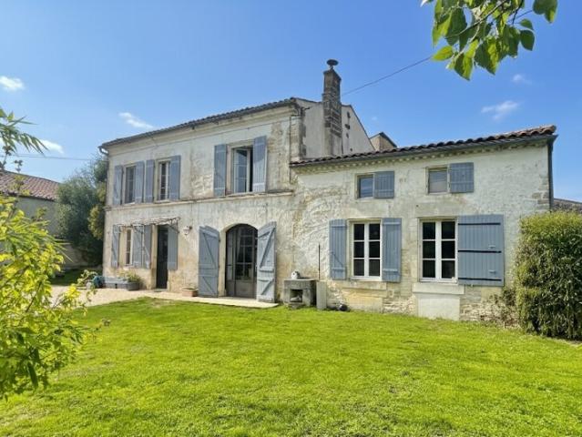 Maison vente à Saint-Jean-d'Angély, Bercloux