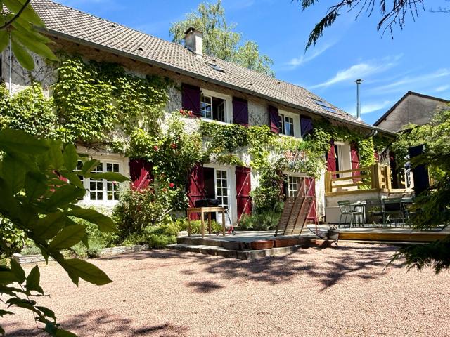 Maison vente à Les Roux, Busset