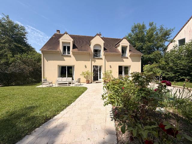 Maison location à Saint-Germain-en-Laye, L'etang-la-ville