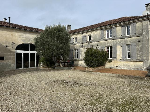 Maison vente à Cognac, Saint-même-les-carrières