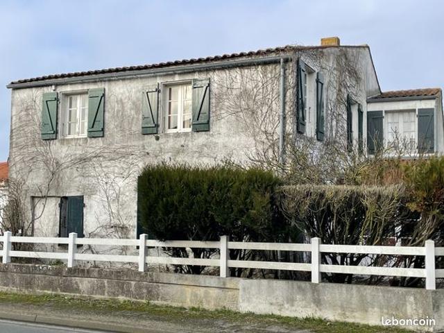Maison vente à La Rochelle, Croix-chapeau