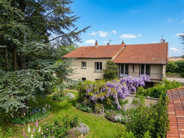 Maison vente à Crémolières, Étables
