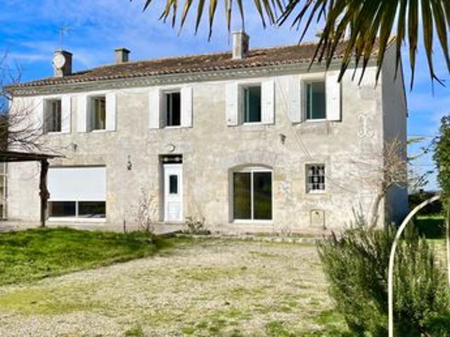 Maison vente à Cognac, Salles-d'angles