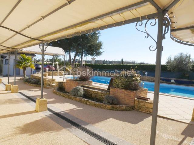 Maison vente à France métropolitaine, La Douze