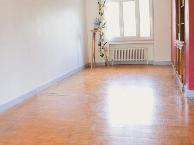 Maison vente à Saint-Étienne, L'etrat