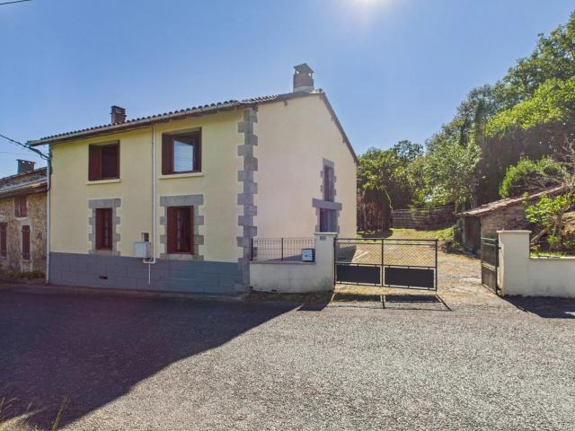 Maison vente à Nontron, Piégut-pluviers