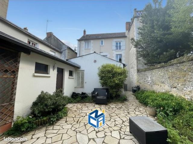 Maison vente à Loches, Descartes
