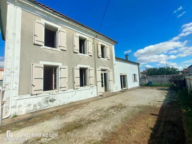 Maison vente à Rochefort, Saint-saturnin-du-bois