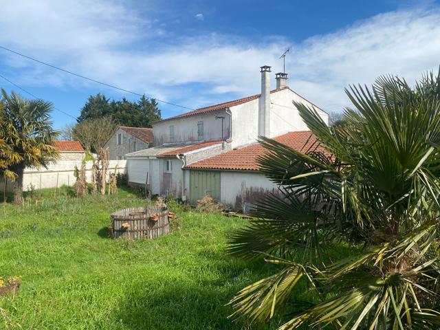 Maison vente à La Gripperie-saint-symphorien, La Frenade Maison vente à La Gripperie-saint-symphorien, La Frenade