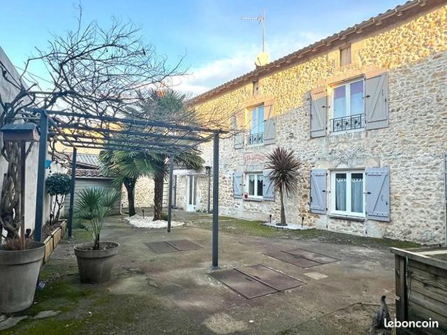 Maison vente à Montmorillon, Lhommaizé