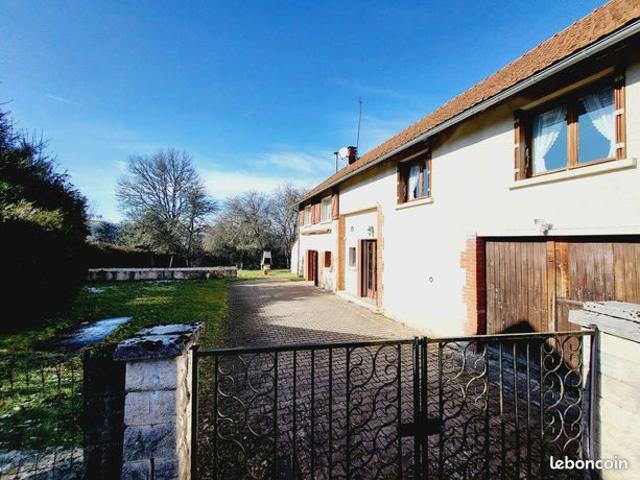 Maison vente à Aubusson, La Courtine
