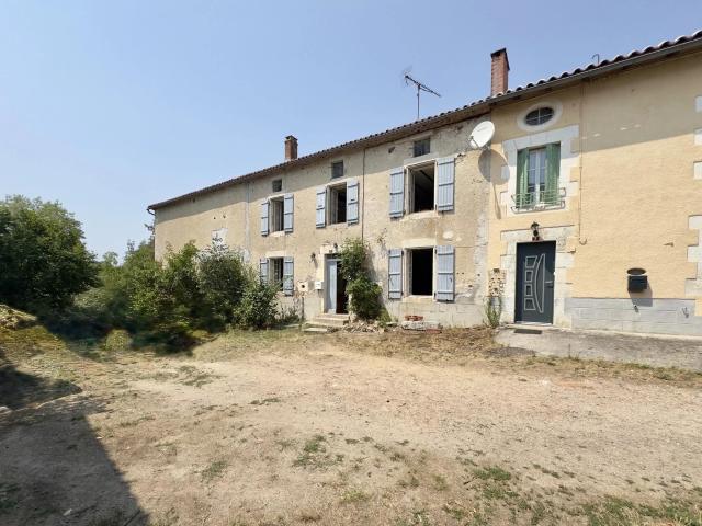 Maison vente à Confolens, Manot