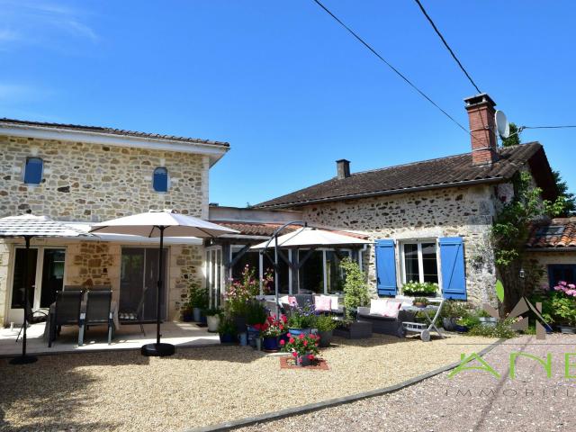 Maison vente à Nontron, Bussière-badil