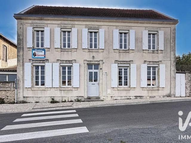 Maison vente à Saint-Jean-d'Angély, Saint-savinien