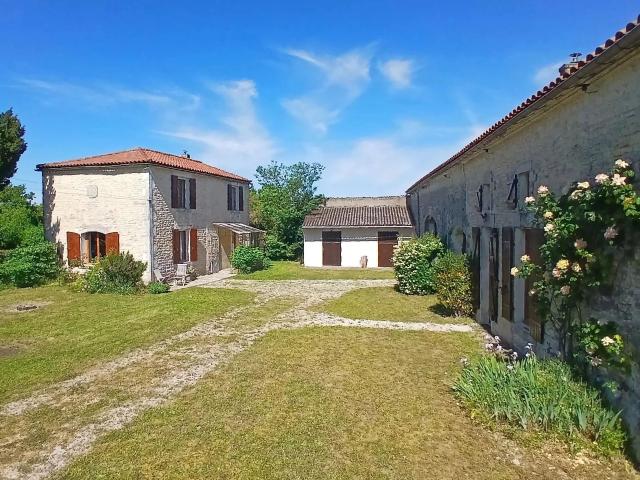 Maison vente à Saint-Jean-d'Angély, Matha