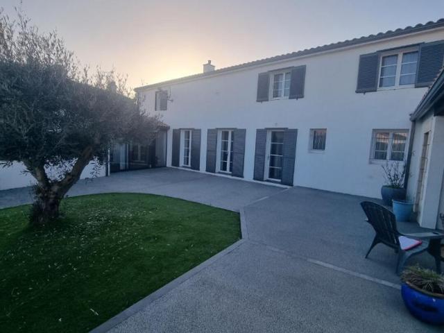 Maison vente à Fontenay-le-Comte, Grues