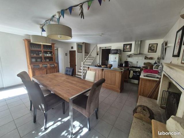 Maison vente à Saint-Jean-d'Angély, Villeneuve-la-comtesse