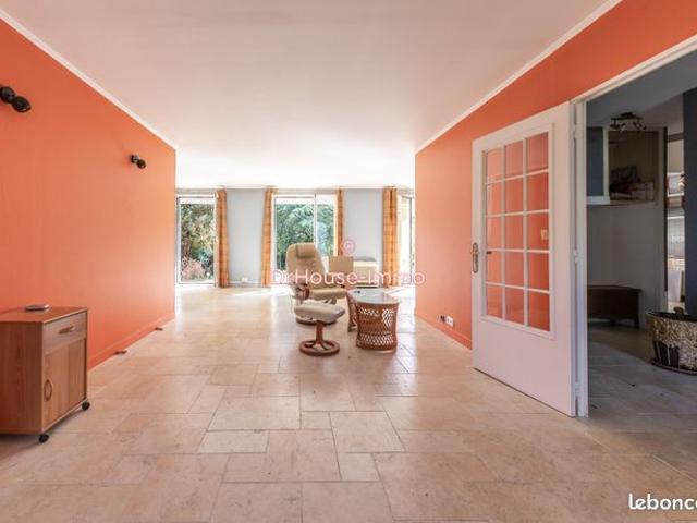 Maison vente à Versailles, Plaisir