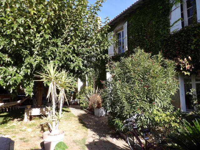 Maison vente à Saint-Jean-d'Angély, Charente-Maritime