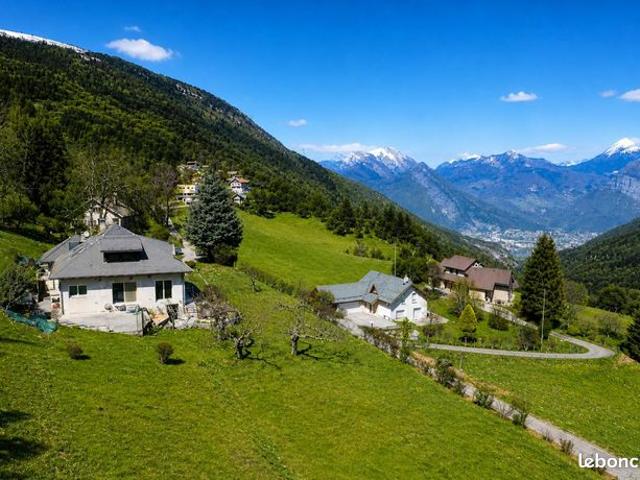 Maison vente à Grenoble, Engins