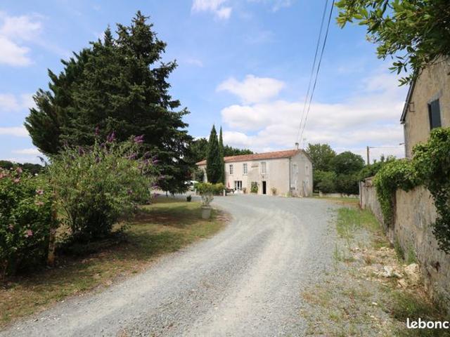Maison vente à Saint-Jean-d'Angély, Saint-savinien