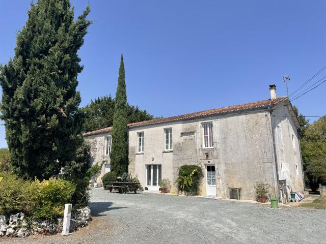 Maison vente à Saint-Jean-d'Angély, Saint-savinien