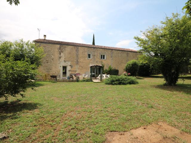 Maison vente à Saint-Jean-d'Angély, Saint-savinien