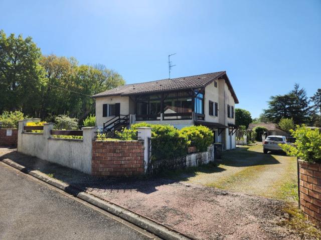 Maison vente à Le Boux, Voulême