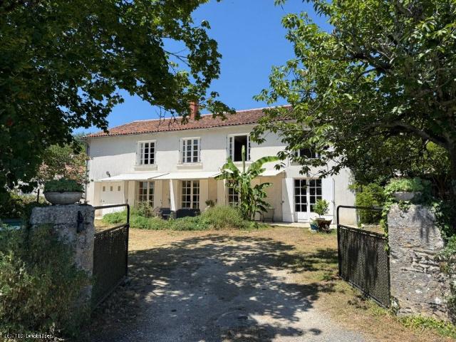 Maison vente à Nanteuil-en-Vallée, Charente