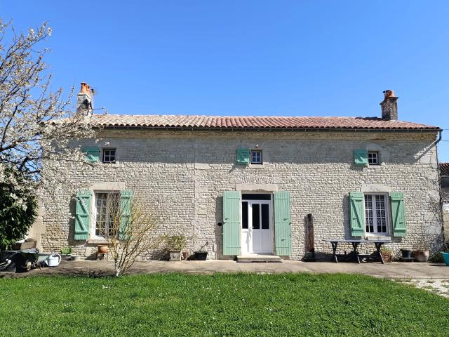 Maison vente à Saint-Jean-d'Angély, Saleignes