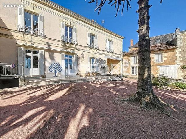 Maison vente à Bressuire, Pas-de-jeu