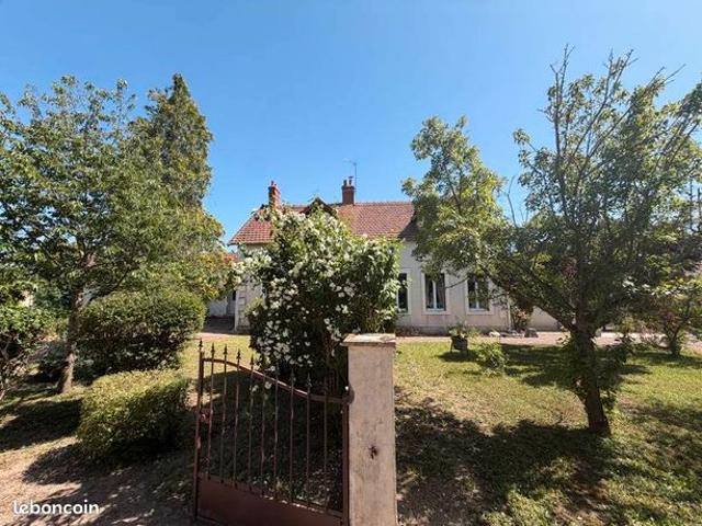 Maison vente à Saint-Amand-Montrond, La Celle