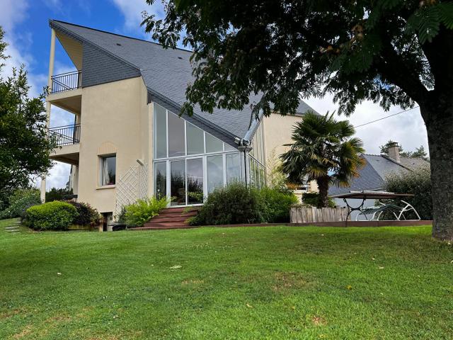 Maison vente à Laval, L'huisserie