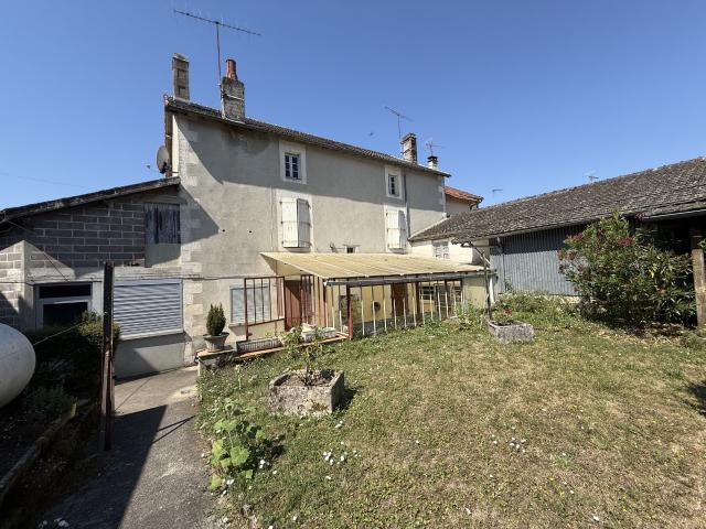 Maison vente à Confolens, Saint-laurent-de-céris