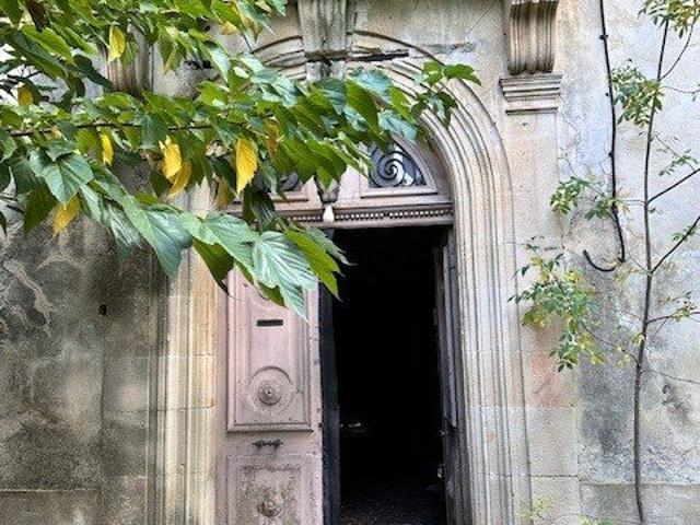 Maison vente à Nîmes, Mus