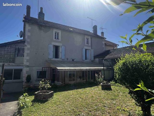 Maison vente à Saint-Laurent-de-Céris, Charente