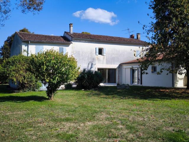 Maison vente à Saint-Jean-d'Angély, Saint-julien-de-l'escap